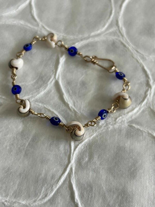 GF Eye bead bracelet with Seashells - Image 2