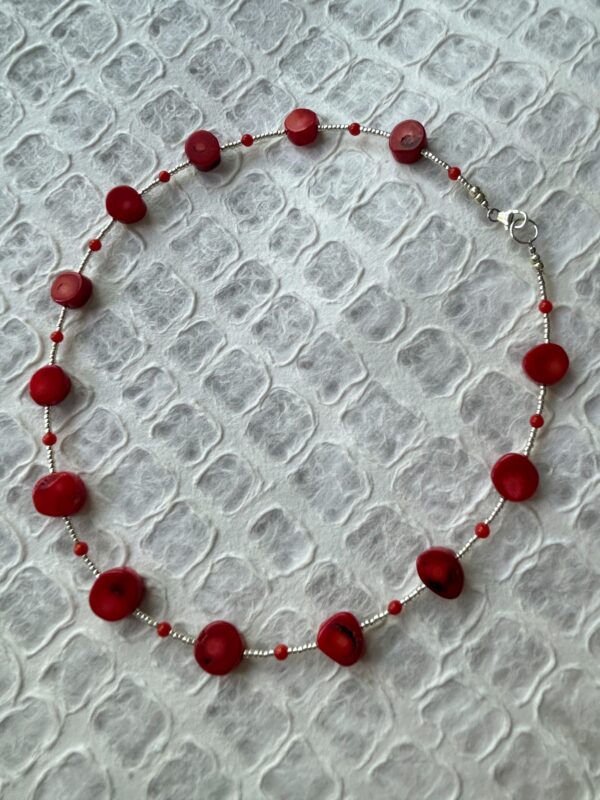 Coral and silver seed bead choker necklace - Image 3